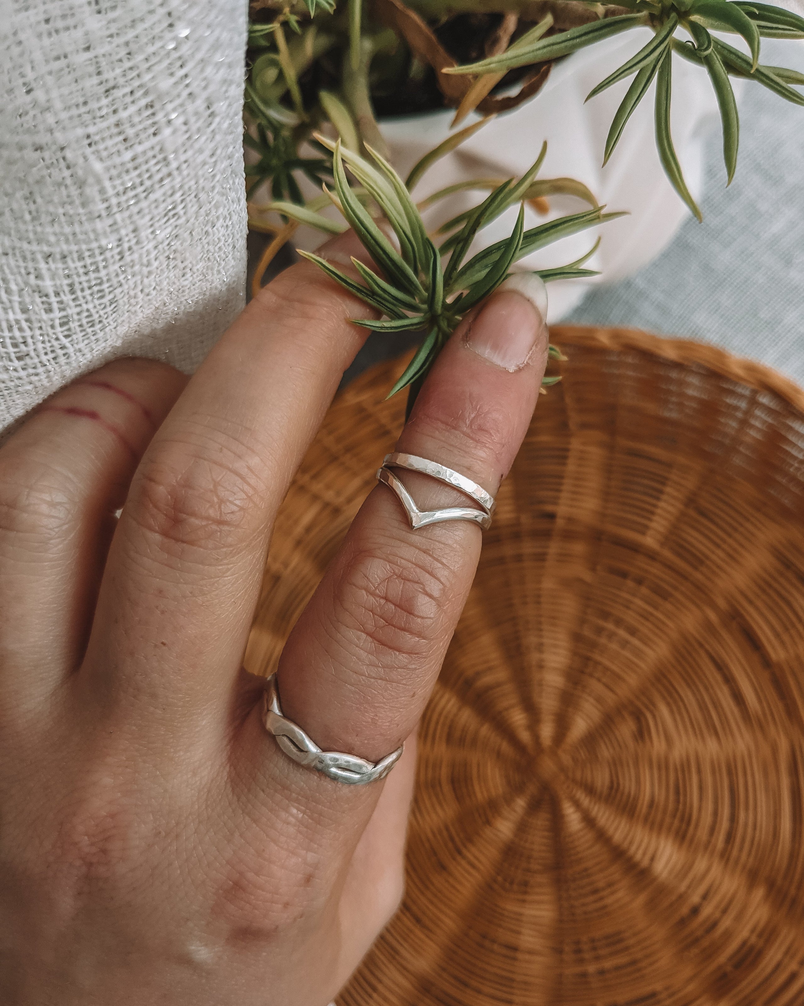 Simple on sale round ring